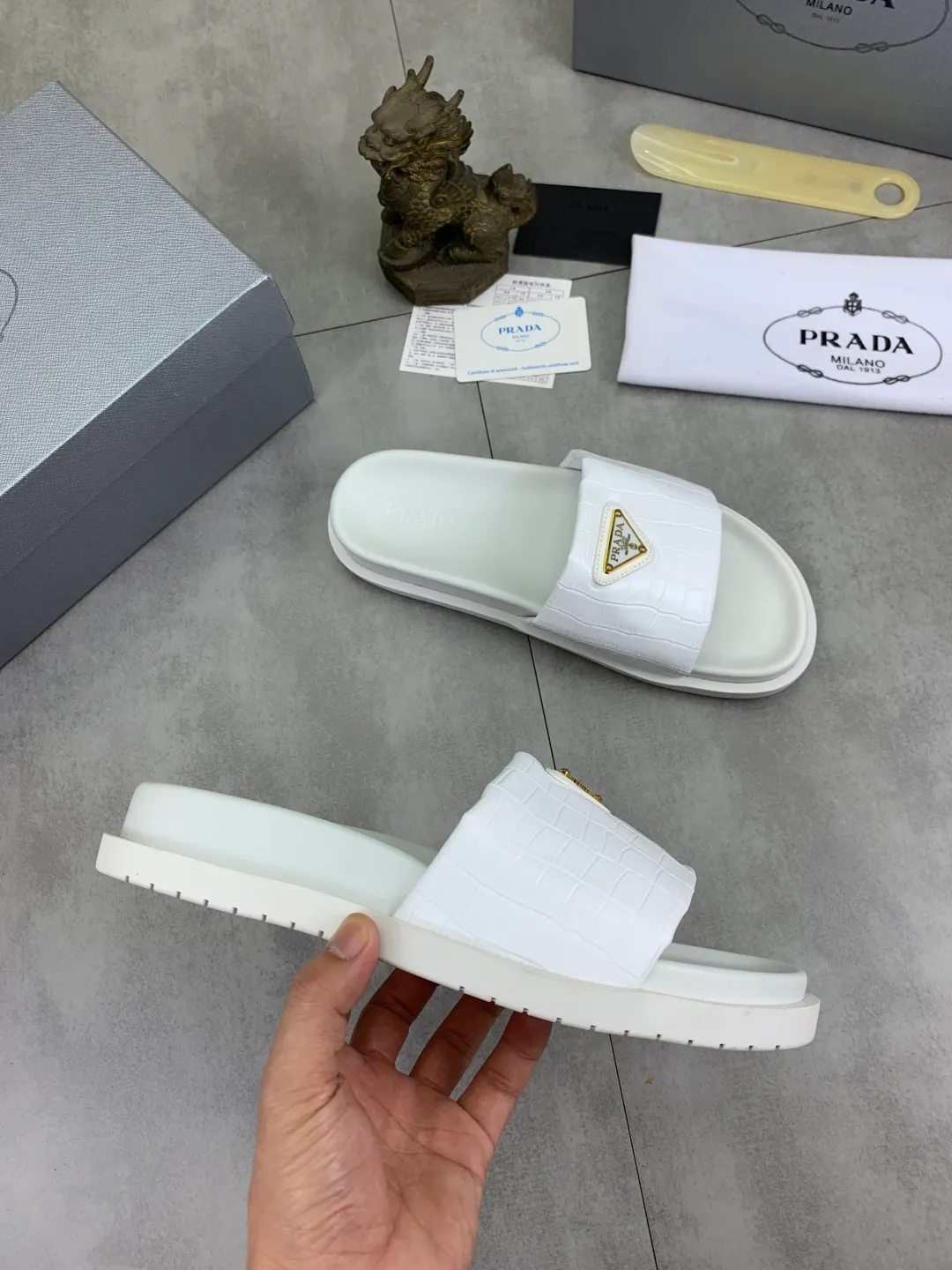 Men's shoes 💰P320💰【New style】🎁🎁🎁 PRADA Prada's new casual slippers, original official website, perfect workmanship, conveying a kind of noble luxury, sublimating its definition of luxury in Prada's high-end extraordinary craftsmanship. Original combination outsole, code number: 38-44 (45 customized) Multiple colors 🉑️ to choose from